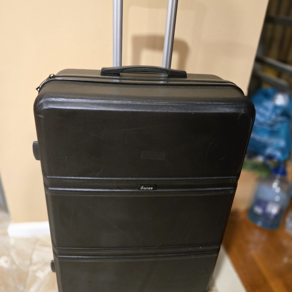 iForte Black Rolling Suitcase